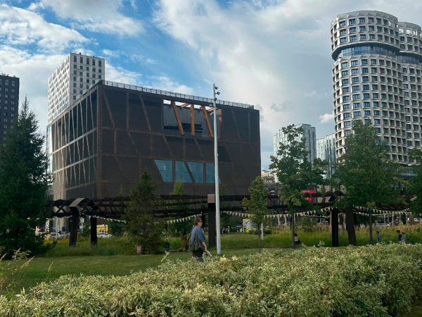 Москва Weekly: Русский музей в ЗИЛАРТе, 39-я Московская международная книжная ярмарка, ретроспектива «Микеланджело Антониони: главные шедевры 1960-х» и спектакль «Курьер» в ЦДР