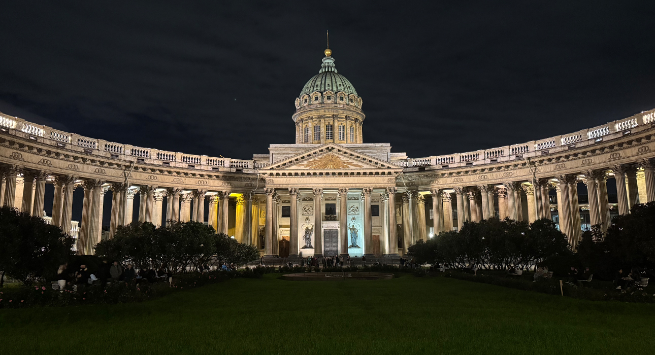 Питер Weekly: Международный форум объединенных культур, закрытие фонтанов в Петергофе и флористический ужин в Percorso