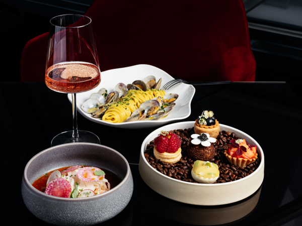 Едим не&nbsp;дома: новое меню в&nbsp;O2&nbsp;Restaurant, презентация крабового special в&nbsp;Lucky Izakaya Bar и&nbsp;осеннее предложение в&nbsp;&laquo;Недальнем Востоке&raquo;