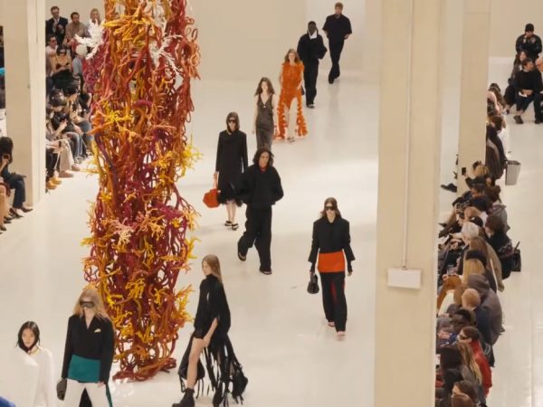 Style Notes: Изабель Юппер, Шейлин Вудли и&nbsp;другие гости показа Balenciaga в&nbsp;объективе Максима Мирного
