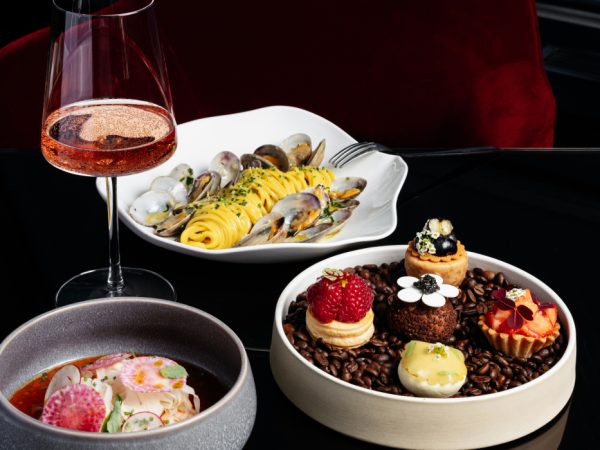 Едим не&nbsp;дома: новое меню в&nbsp;O2&nbsp;Restaurant, презентация крабового special в&nbsp;Lucky Izakaya Bar и&nbsp;осеннее предложение в&nbsp;&laquo;Недальнем Востоке&raquo;
