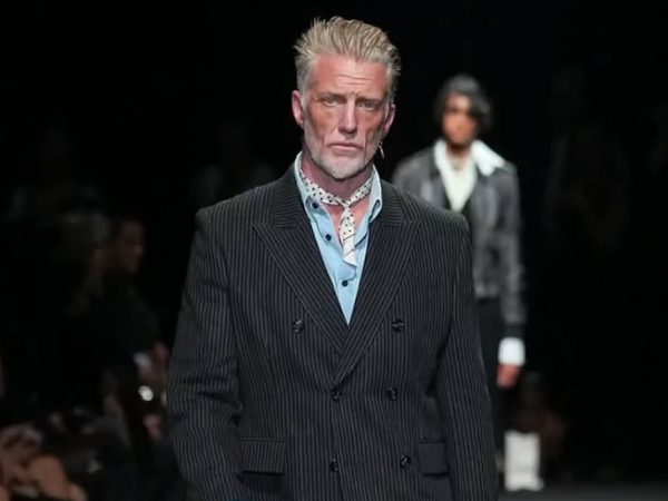 Style Notes: музыкант Джош Хомме&nbsp;&mdash; на&nbsp;подиуме модного шоу Ann Demeulemeester