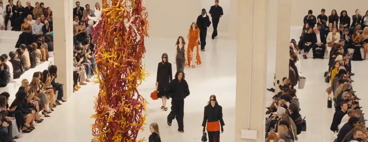 Style Notes: Изабель Юппер, Шейлин Вудли и&nbsp;другие гости показа Balenciaga в&nbsp;объективе Максима Мирного
