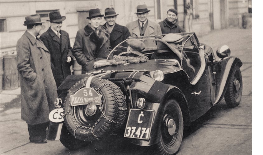 Зденек Пол и Ярослав Хаусман перед стартом на ралли Монте-Карло, 1936  