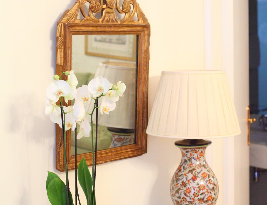 Каждый сьют украшают живыми орхидеями