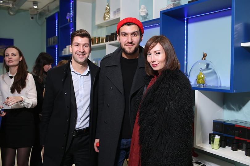 Открытие Fragrance Secrets на Патриарших: Мария Железнякова с мужем и Мага Умхаев