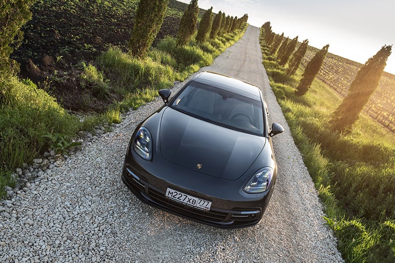 Cars with Jan Coomans. Porsche Panamera Turbo driven on the road, a racetrack and into a vineyard