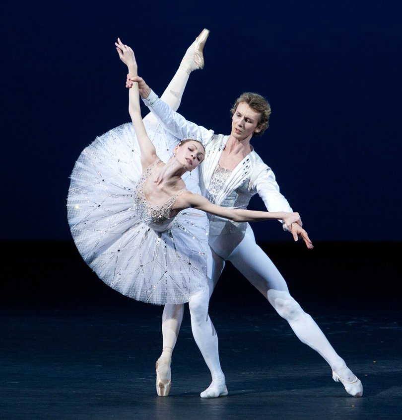 КиноТеатр: балет покажут на фасаде здания Большого театра «в прямом эфире»