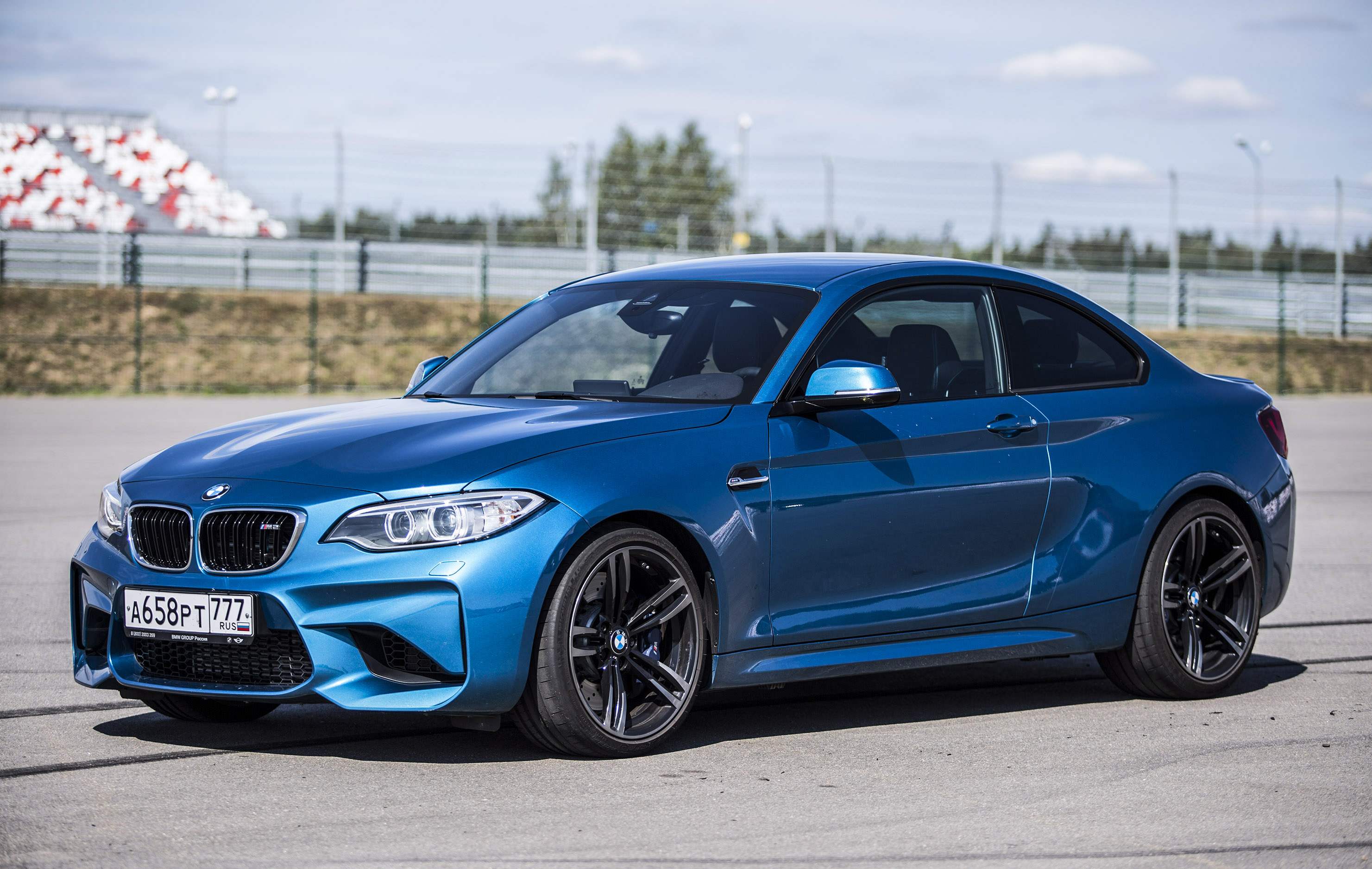 Авто с Яном Коомансом: тест-драйв BMW M2 — Возрождение M-серии?