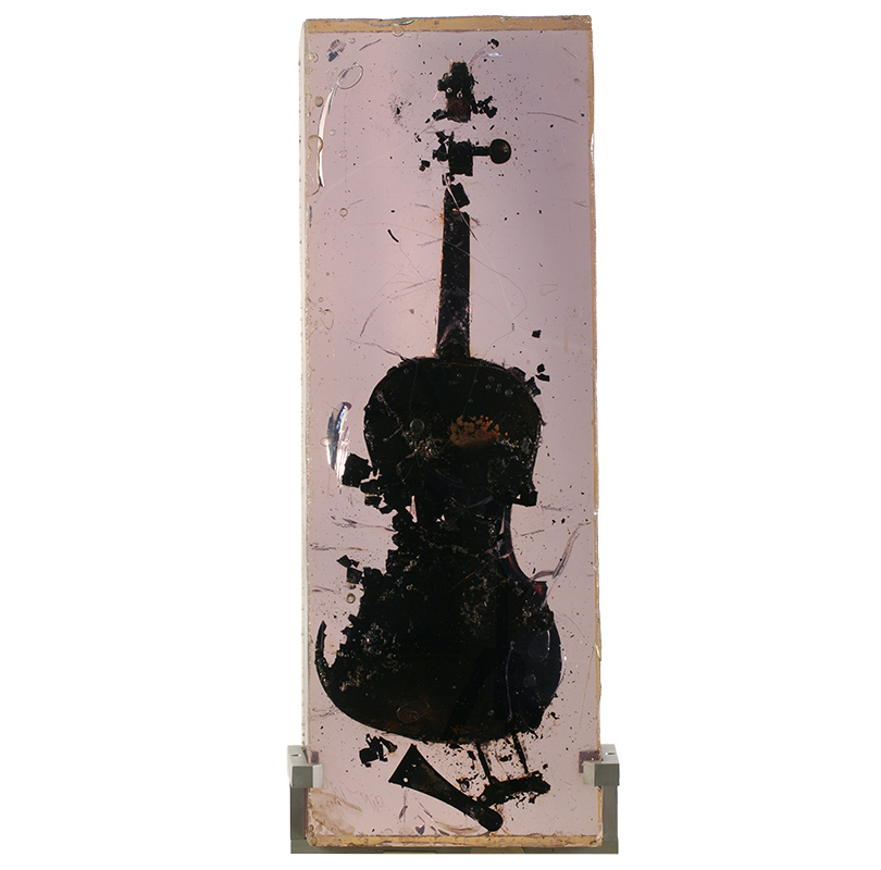 Фернан Арман. «Сожженная скрипка», 1966 г.