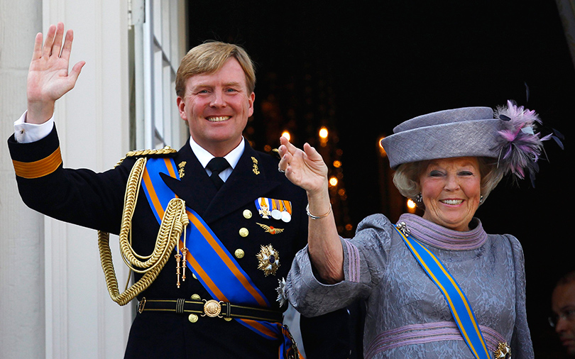 Блог редакции: все ли могут короли? Что мы знаем о современных монархах. Королева Беатрис с сыном Виллемом-Александром