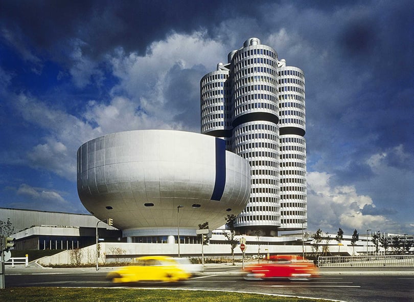 Здание головного офиса BMW в Мюнхене. Архитектор Карл Шванцер