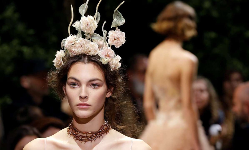 Уроки красоты с Евгенией Ленц: повторяем модные образы с показа Dior Haute Couture