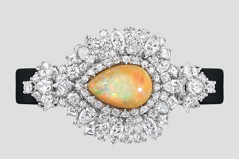 Часы Majestueuse Opale Dior