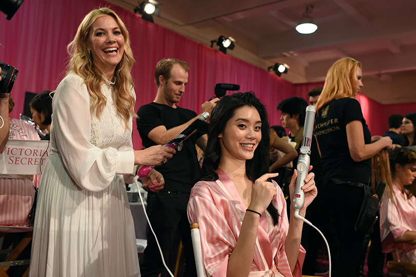 Уроки красоты с Евгенией Ленц: реально ли сделать макияж и укладку как у моделей Victoria’s Secret?