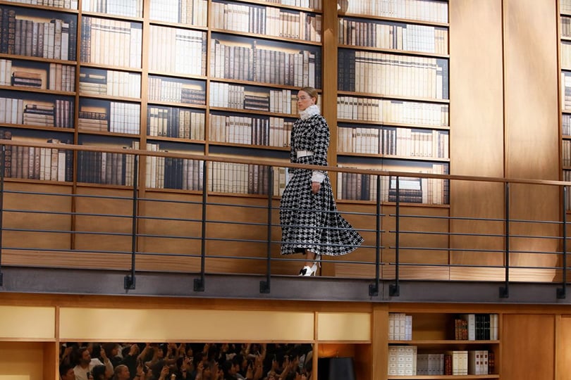 Как пройти в библиотеку? Показ Chanel на Неделе высокой моды в Париже