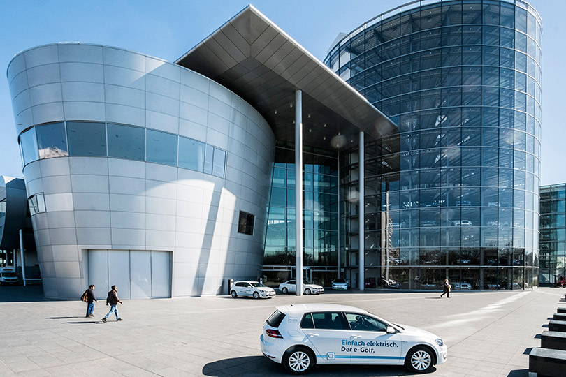 Cars with Jan Coomans. Electric for all: Volkswagen’s E-mobility drive
