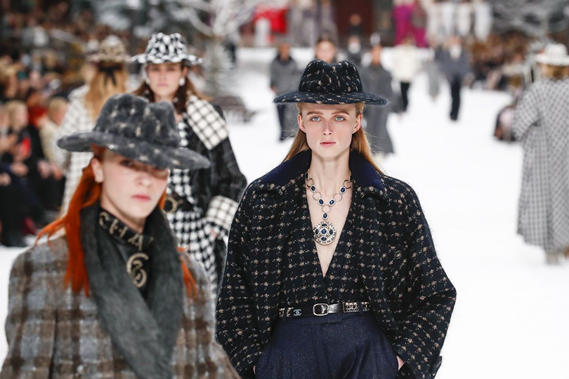 Последняя коллекция Карла Лагерфельда для Chanel на показе в Париже