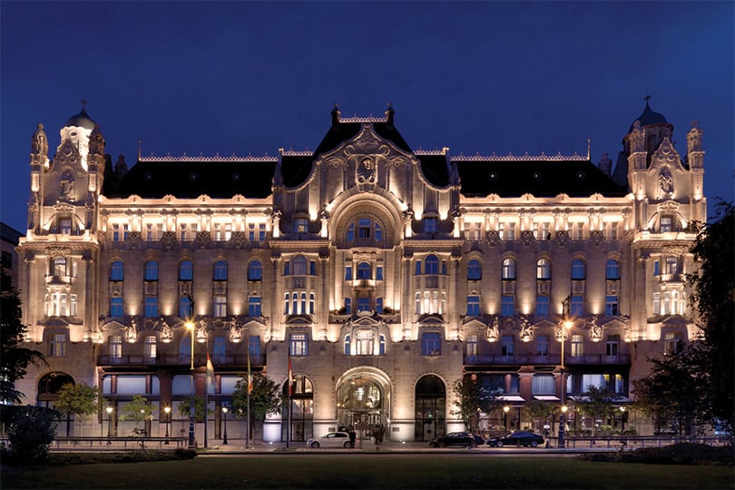 Куда ехать на 8 Марта: лучшие предложения от отелей. Four Seasons Hotel Gresham Palace Budapest, Будапешт, Венгрия