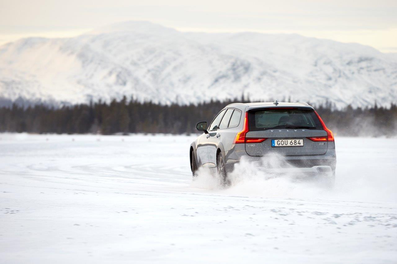 Cars with Jan Coomans. Cold Swedish Adventure: Volvo’s Get Away Lodge and the new V90 Cross Country