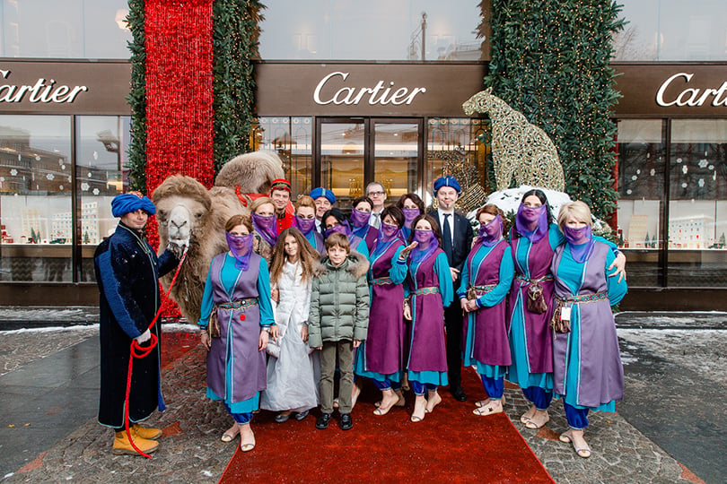 Светская хроника: детская елка в бутике Cartier