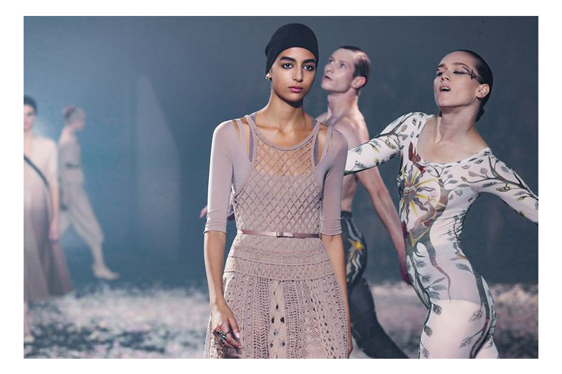 Танцы на ипподроме: шоу Dior в рамках Недели моды в Париже