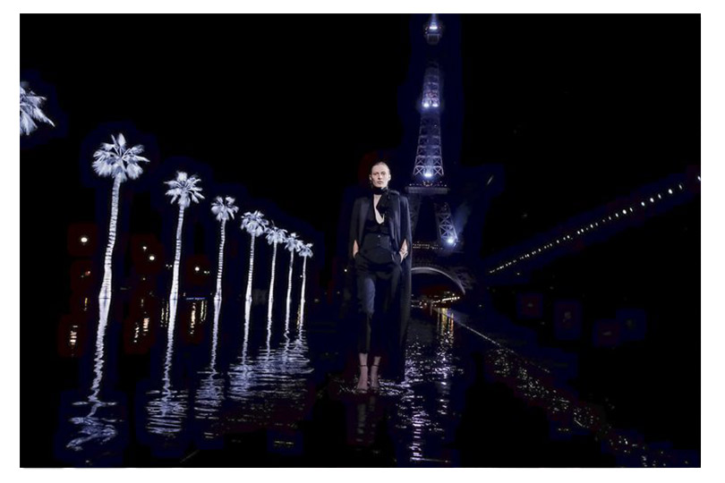 На мокром месте: в Париже прошел показ весенне-летней коллекции Saint Laurent