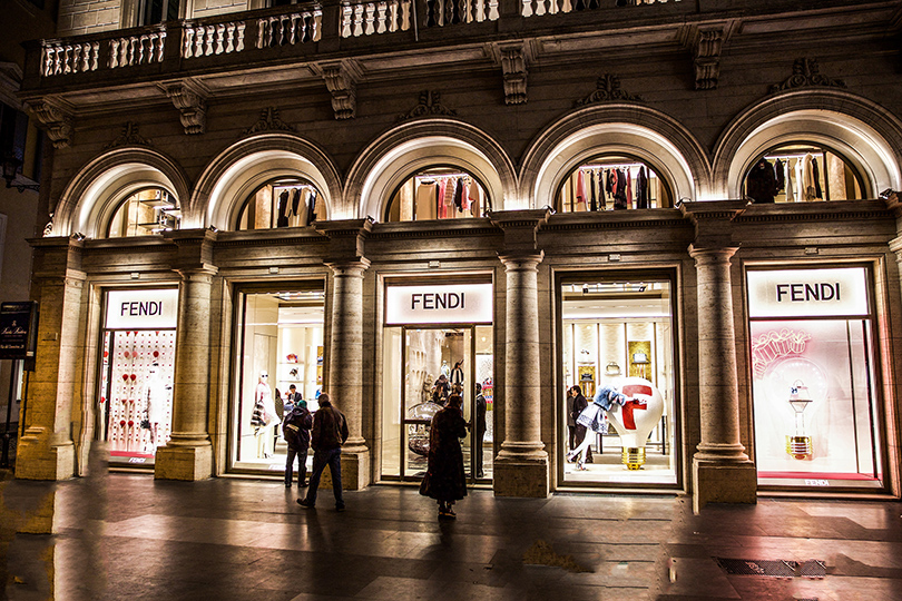 Не так давно в Риме в отреставрированном здании Palazzo Fendi открыли The Fendi Private Suites — первый отель бренда в мире