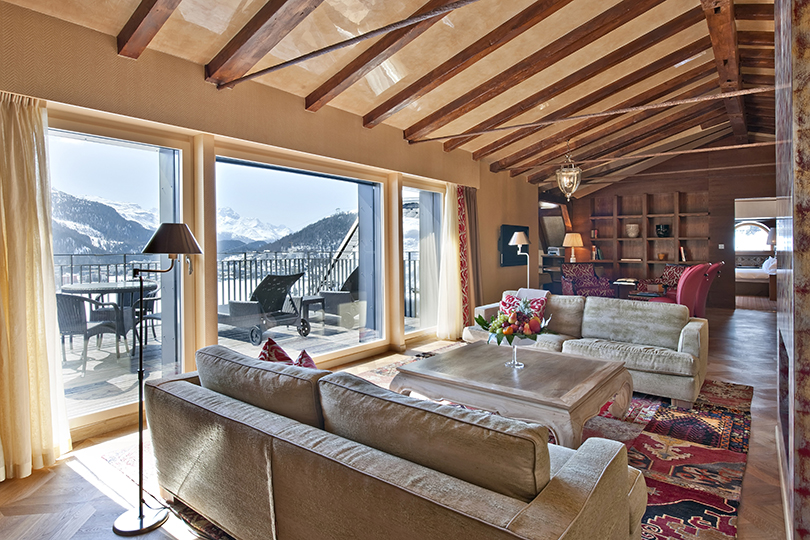 Идея на каникулы: зимний сезон в Carlton St. Moritz — тест-драйв Bentley и семинар здоровья Santhosh Retreats