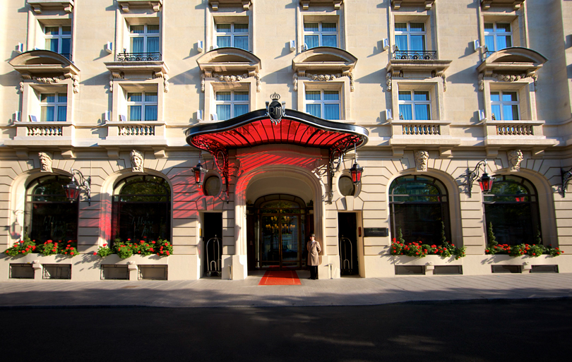 В каком отеле отпраздновать 8 Марта. Le Royal Monceau-Raffles Paris