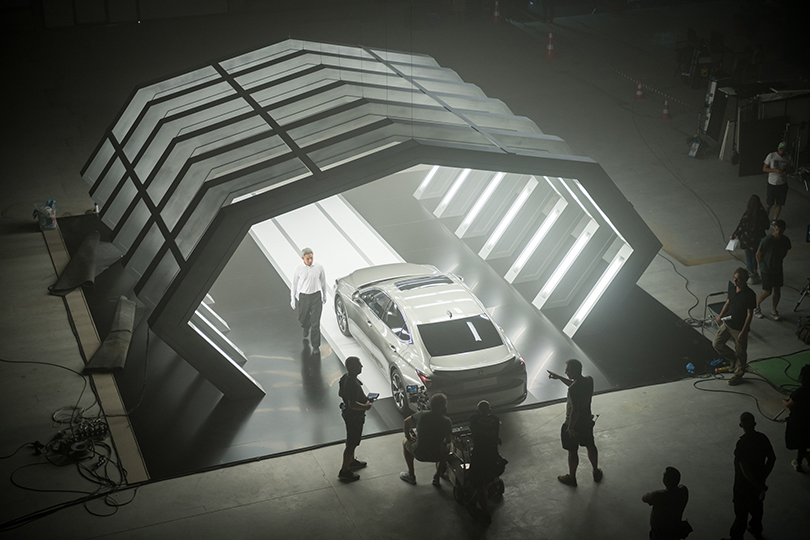 Авто с Яном Коомансом: сценарий рекламного ролика Lexus ES написал искусственный интеллект?