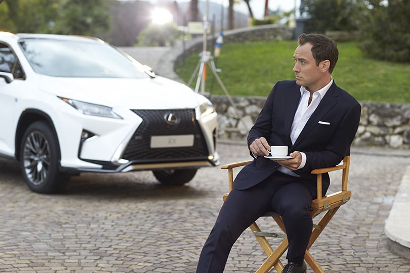 Авто: Lexus и Джуд Лоу представят онлайн-перформанс, которым будут управлять зрители