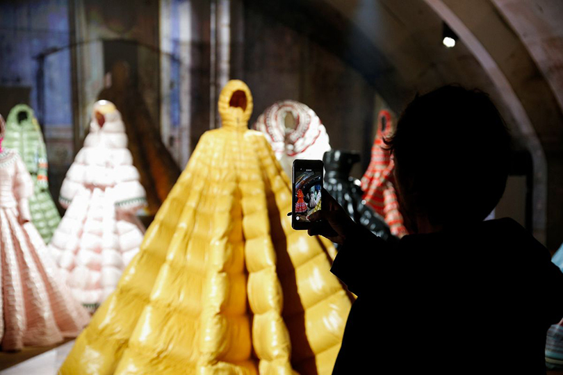 Фото дня: платья-пуховики из коллаборации Moncler и дизайнера Valentino Пьерпаоло Пиччоли