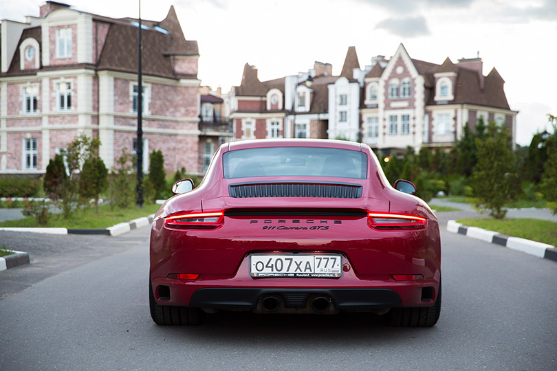 Авто с Яном Коомансом: обзор Porsche 911 Carrera GTS 