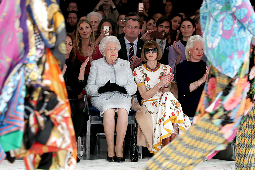 Королева Елизавета II обменивалась репликами с главредом американского Vogue Анной Винтур