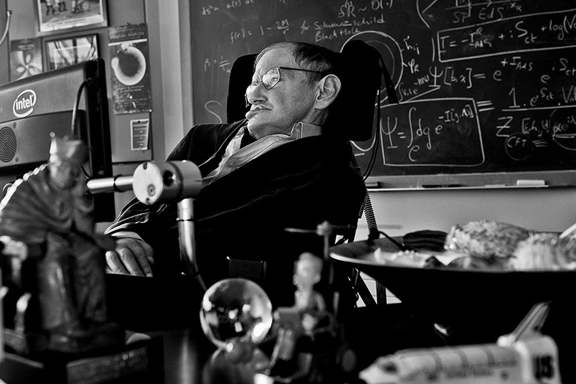 «Я продал больше книг про физику, чем Мадонна про секс»: ушел из жизни физик Стивен Хокинг