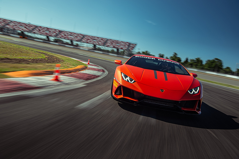 Lamborghini Huracan Evo — динамичный старт на трассе Moscow Raceway