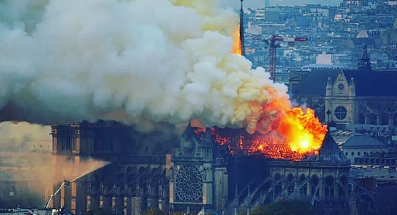 Все еще горит: последние новости о пожаре в Соборе Парижской Богоматери