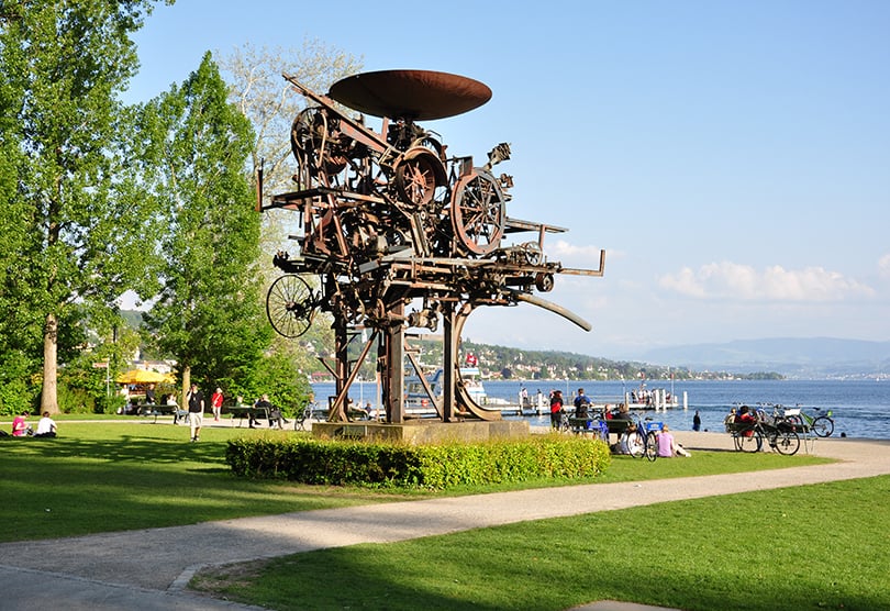 Summer Time: 7 причин для незабываемого арт-путешествия в Цюрих. Работа Жана Тэнгли на Zürichhorn
