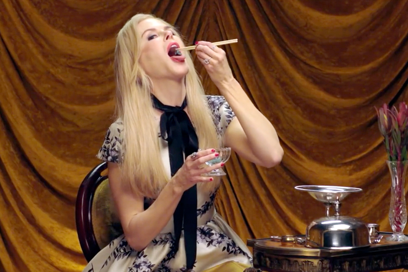 Видео дня: Николь Кидман ест живых червей, сверчков и жареных кузнечиков