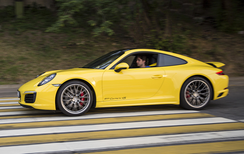 Авто с Яном Коомансом: Porsche 911 Carrera 4S в городе и на гоночном треке