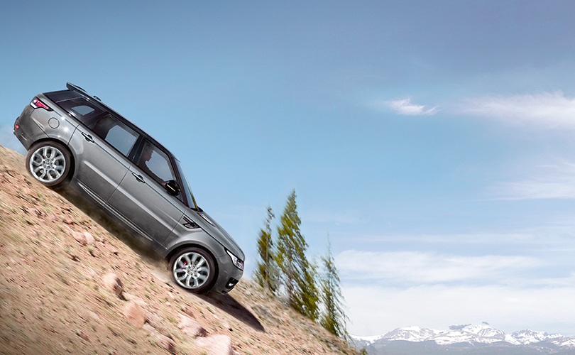 Дороги, которые мы выбираем: спортивный внедорожник Range Rover Sport в городе