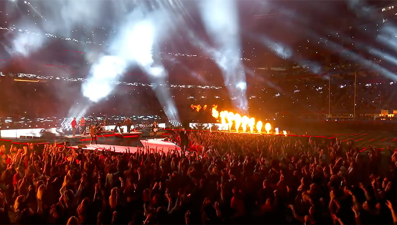 Социальные сети раскритиковали выступление Адама Левина и Maroon 5 на Суперкубке