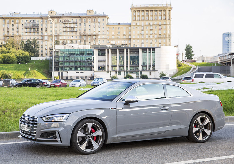 Cars with Jan Coomans. Audi S5 Coupe and SQ5 reviewed
