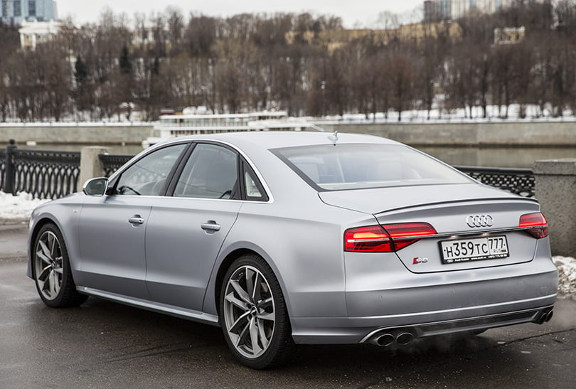 Авто с Яном Коомансом: обзор Audi S8 Plus