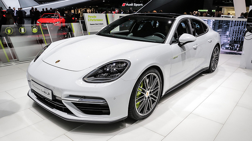 Cars with Jan Coomans: new at the 2017 Geneva Motor Show. Porsche Panamera Turbo S E-Hybrid