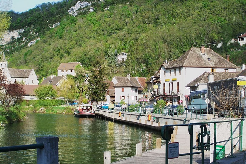 Планы на осень: озера, замки и наследие Belle Époque во Французских Альпах