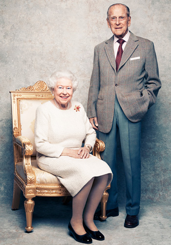 Фото дня: Все могут короли! Елизавета II и принц Филипп отмечают 70-летие брака