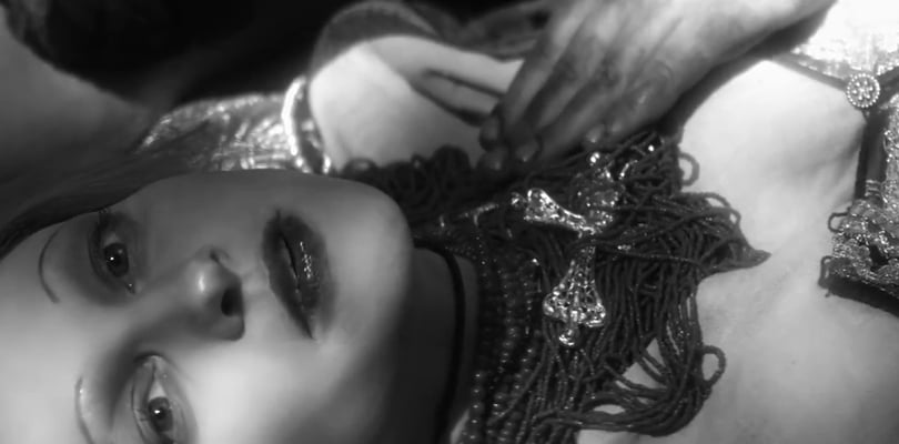 Черно-белая поэзия: вышел трейлер новой картины Рустама Хамдамова «Мешок без дна»