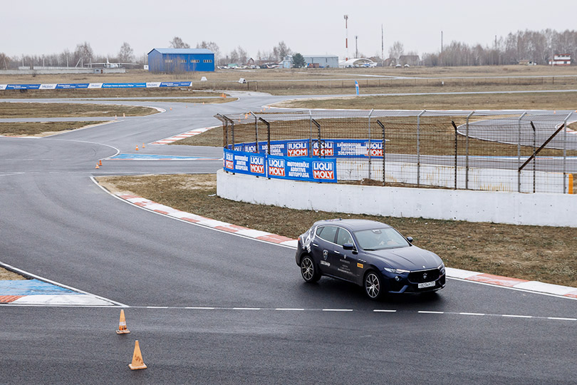 Авто с Яном Коомансом: за рулем Maserati на автодроме ADM Raceway в Мячково